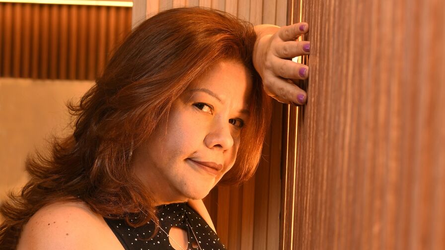 CristelleDeLuxe's live cam