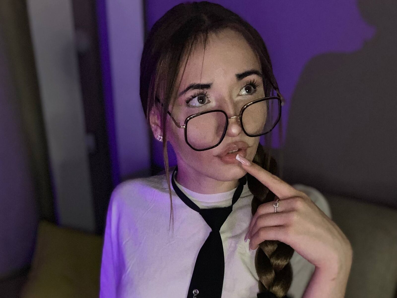 Live cam for ClarethaPeffer