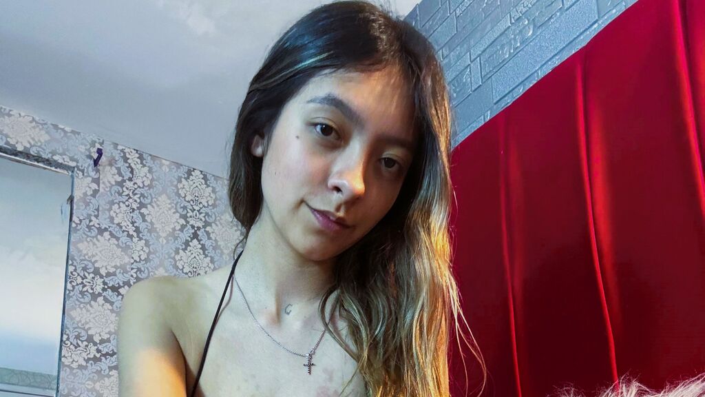 CloeSilver live cam model at LiveJasmin