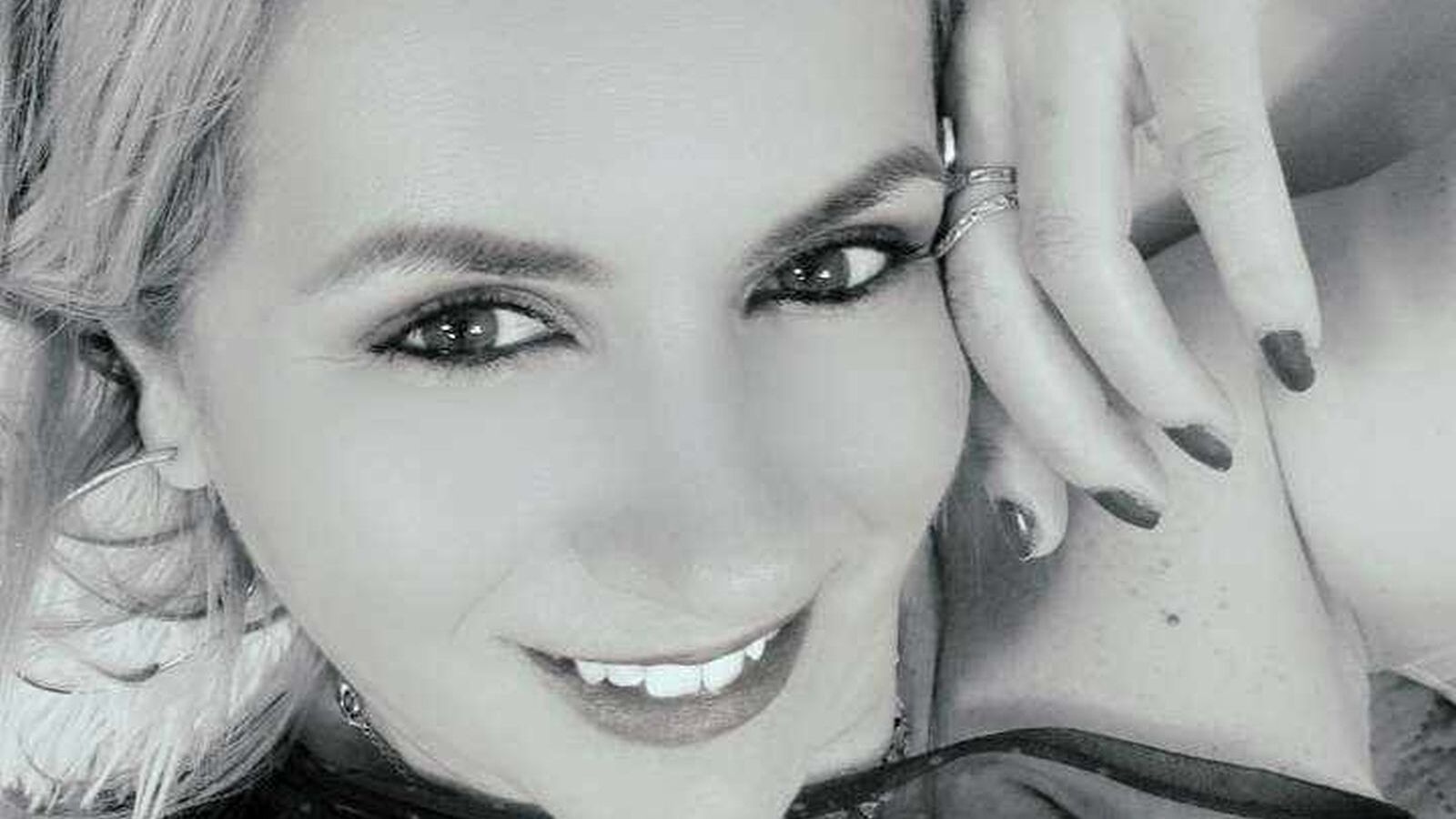 MayraWhite glamour portrait