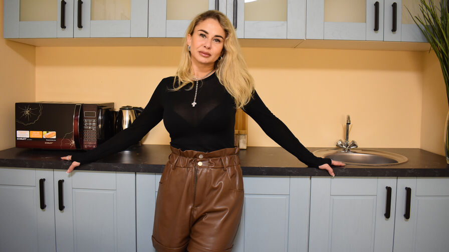 TiffanyYolanda's Premium Pictures and Videos