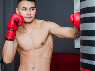 MattMalone is a webcam model from Romania age 28