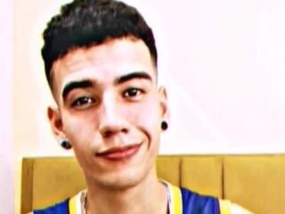 KilyanBarat is a webcam model, age 25