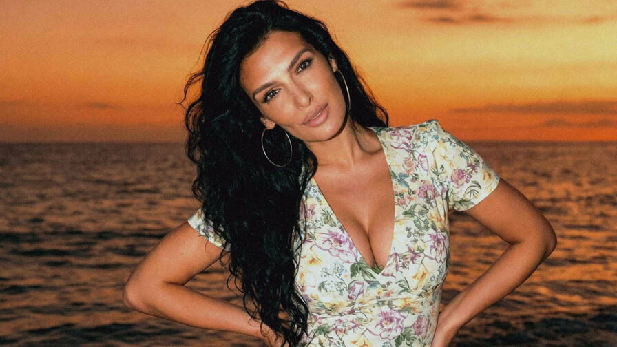 Live Sex Chat with Silvia