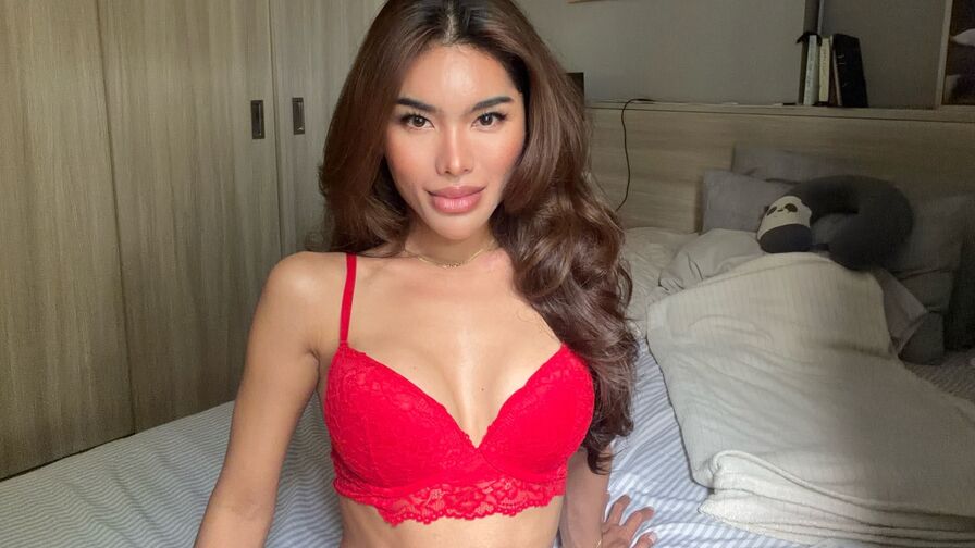 Watch HeartGarcia live on eighteen plus