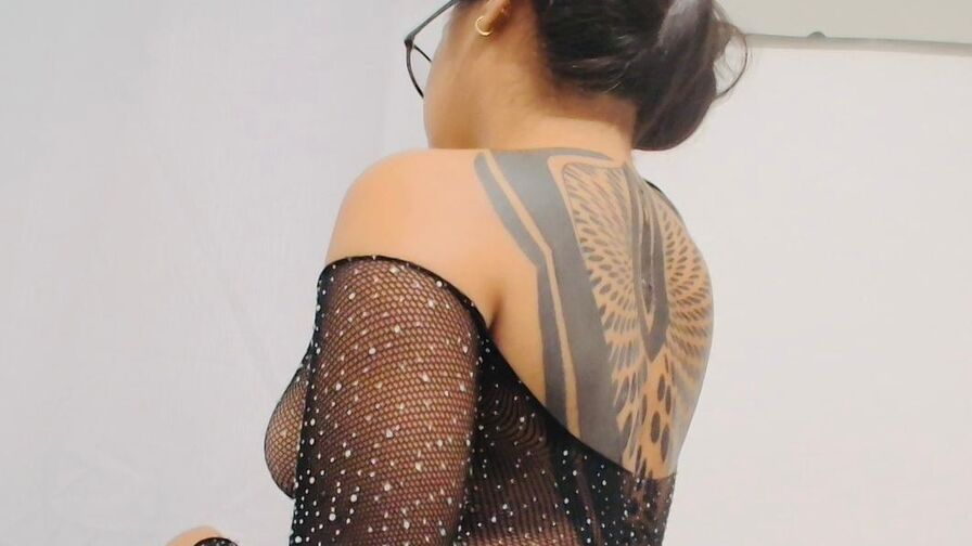 Chat with MariannaAraujo live on AsianCamModels.com