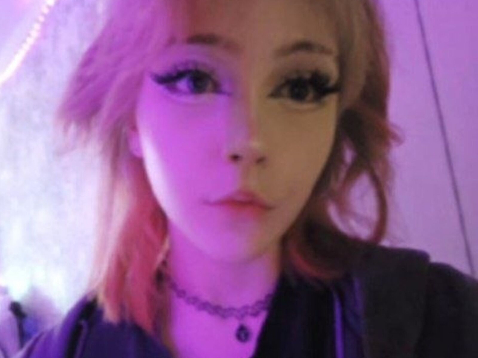 Live cam for DinaMalbert