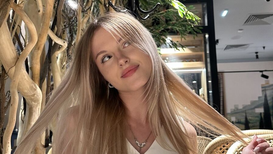 Enjoy Live Webcam with KateZalepa