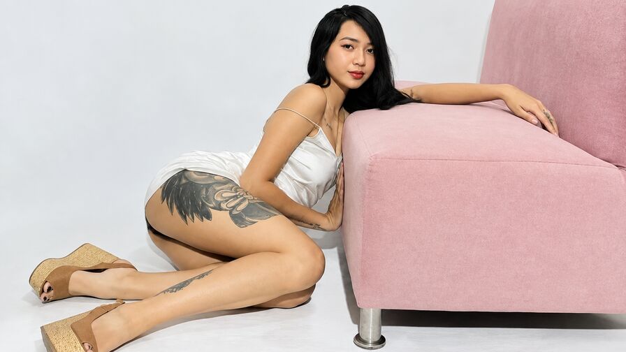 SeleneGuzman live cam model on MistressWorld