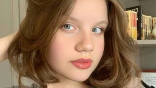 Kostenlos Nackt ChloeHalses