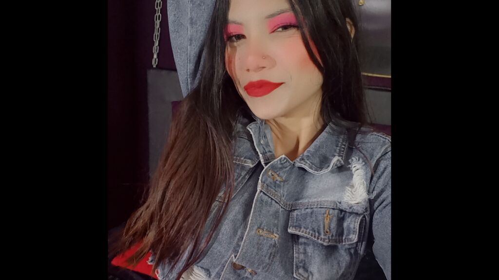 KarolGiors live cam model at LiveJasmin