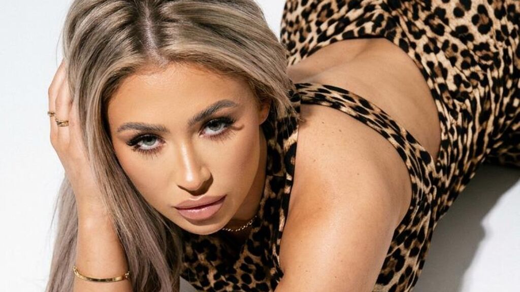 SelenaRusse cover