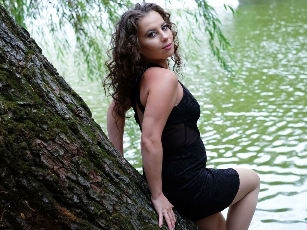 EmaAlyssa LiveJasmin credits show profile