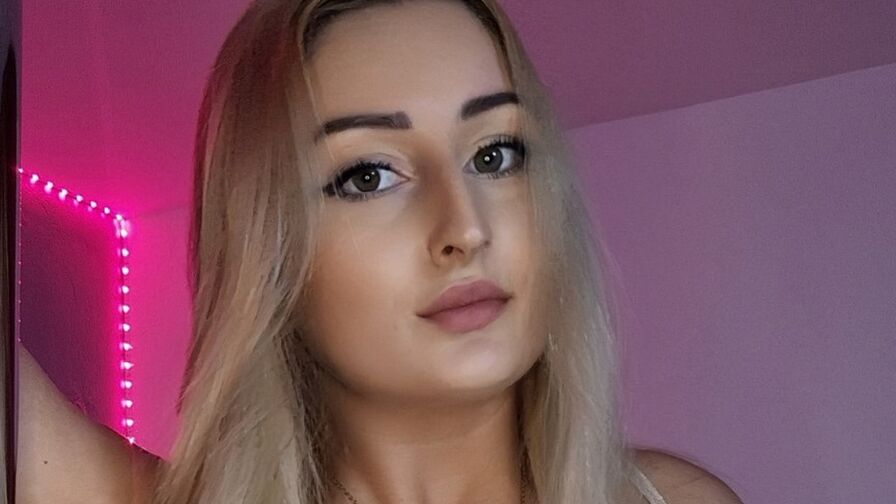 Watch SaraSamson live on PORNOGIF