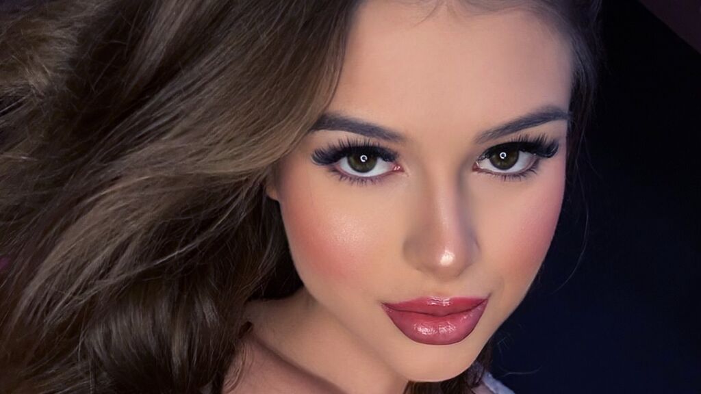 Bella live cam model at LiveJasmin