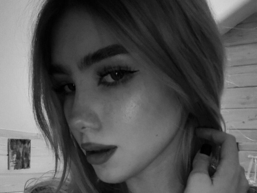 EmmaBlond webcam livejasmin model stream image