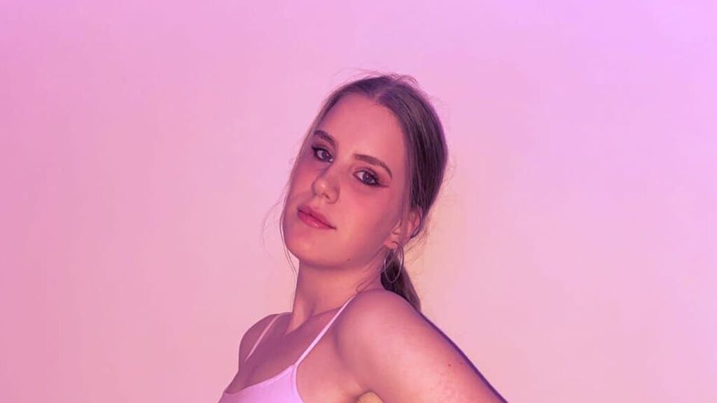 AvroraBell's profile from Jasmin at GirlsOfJasmin'