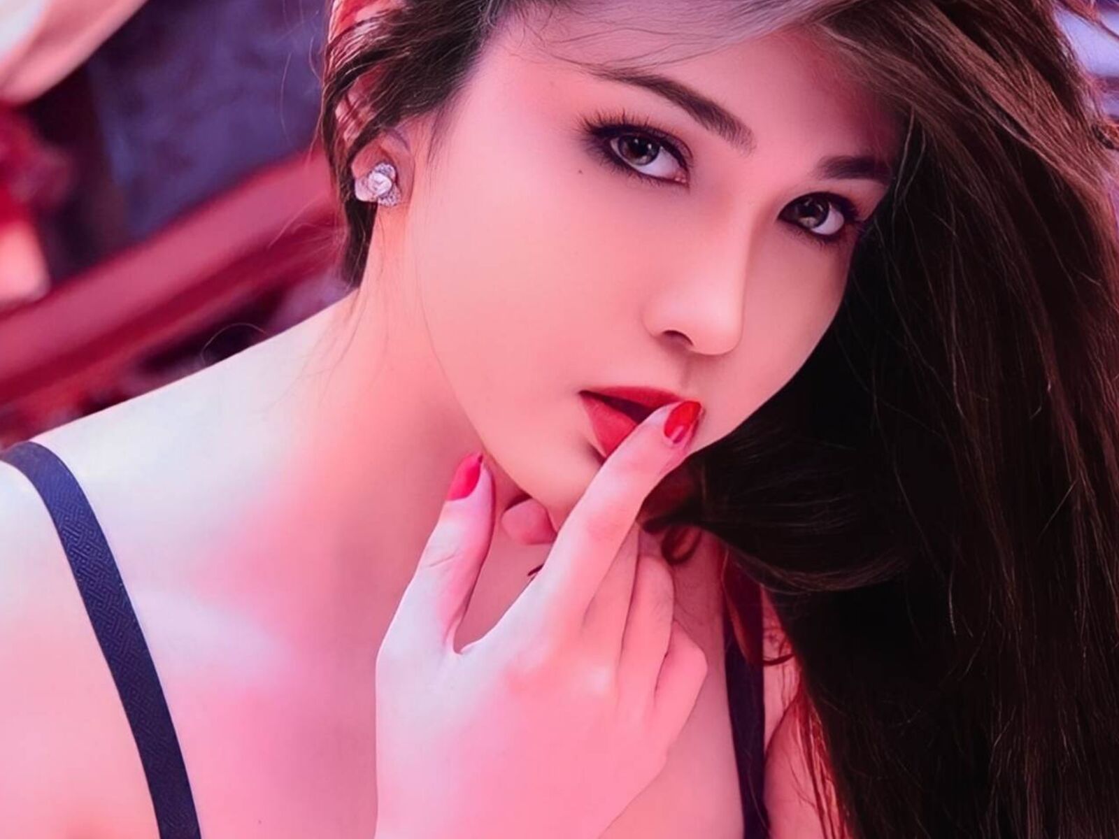 Live cam for MiyaCox