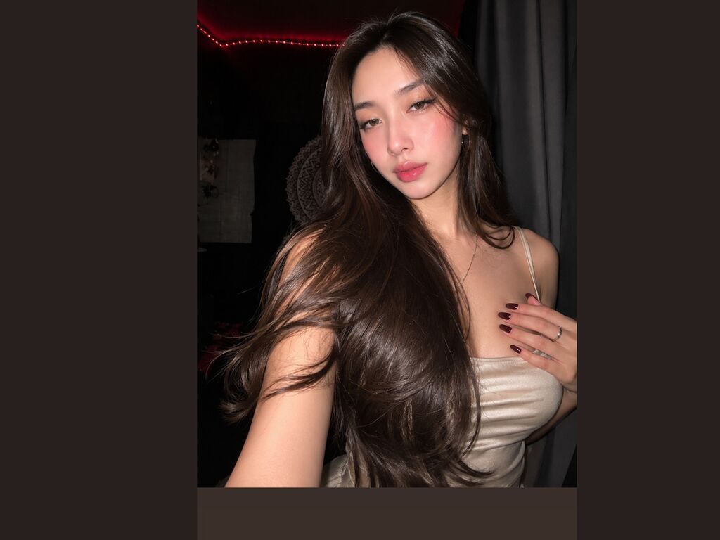 AstridAmurri video chat profile preview