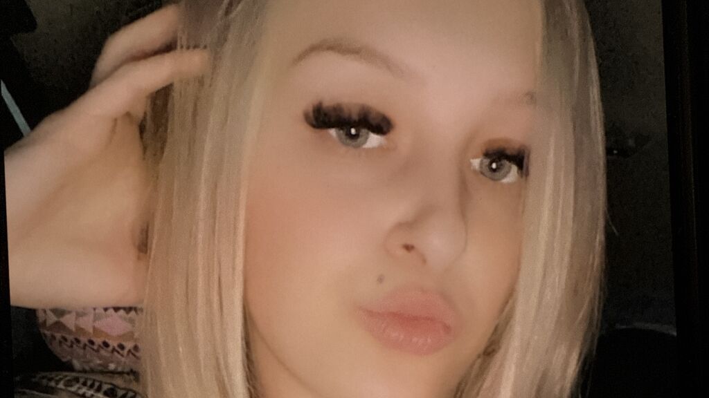 Watch Sugg live on cam on LiveJasmin