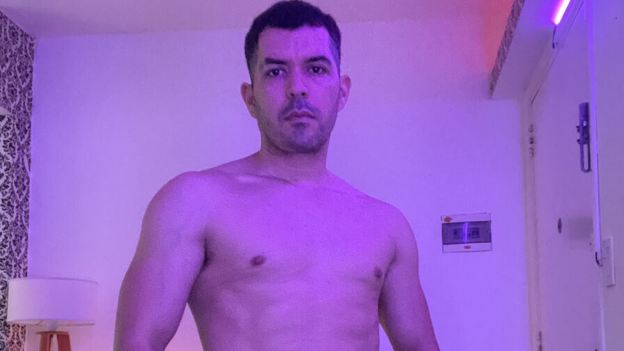 Watch IvanLazaga live on Live Cams