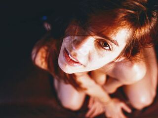 CleoCharm is a webcam model from Romania age 35