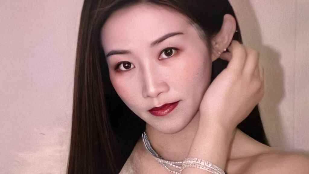 Guoun live cam model at LiveJasmin