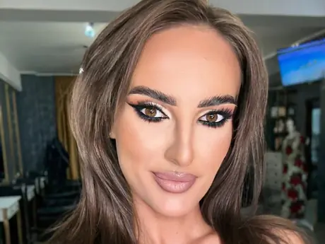 Chat with LauraRiccoo