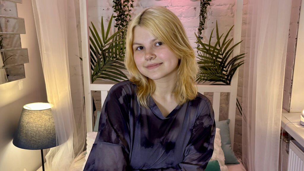 LoraCollins's profile from Jasmin at GirlsOfJasmin'