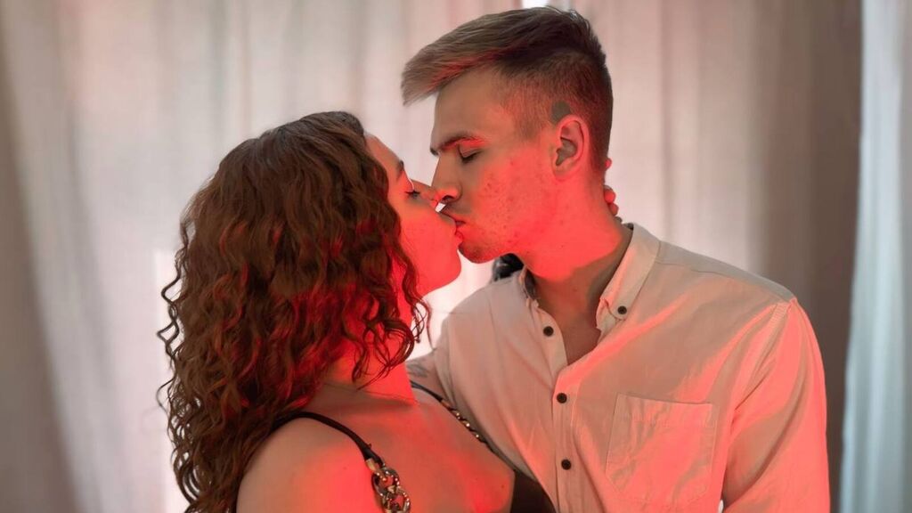Live Chat with MaxAndEva on LiveJasmin