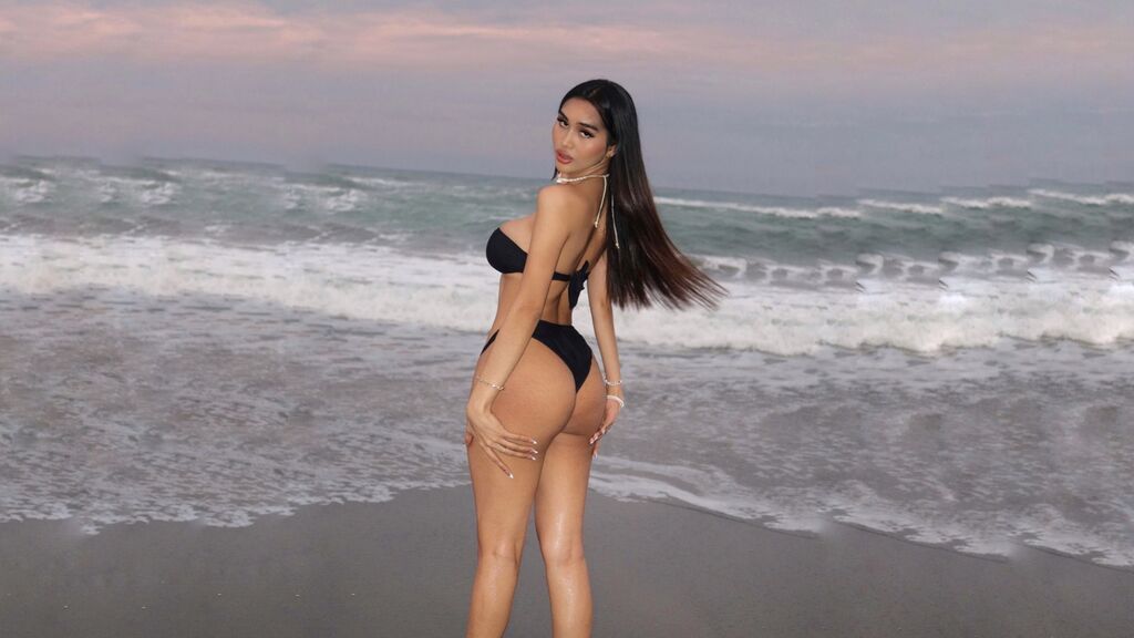 LilyGrande live cam model at LiveJasmin