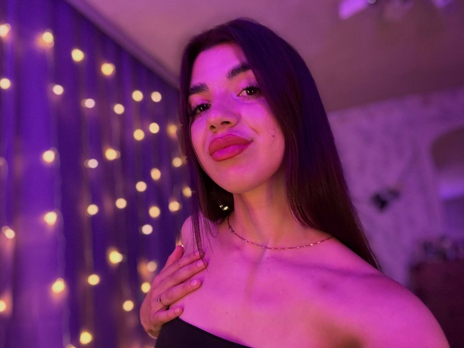 Live cam for AmeliaConors