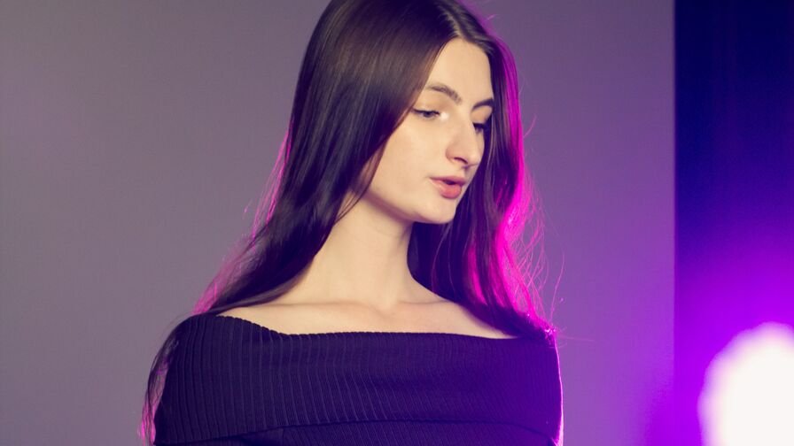 Watch DaniaHollf live on E-Chat