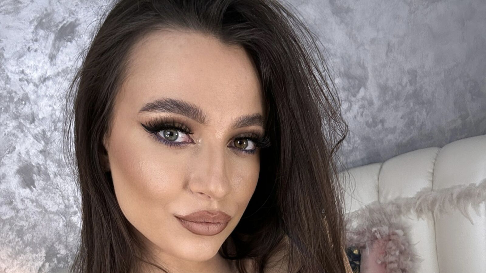 StephanyMendosa glamour portrait