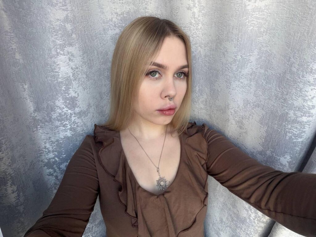 LilianaCross adult webcam profile picture