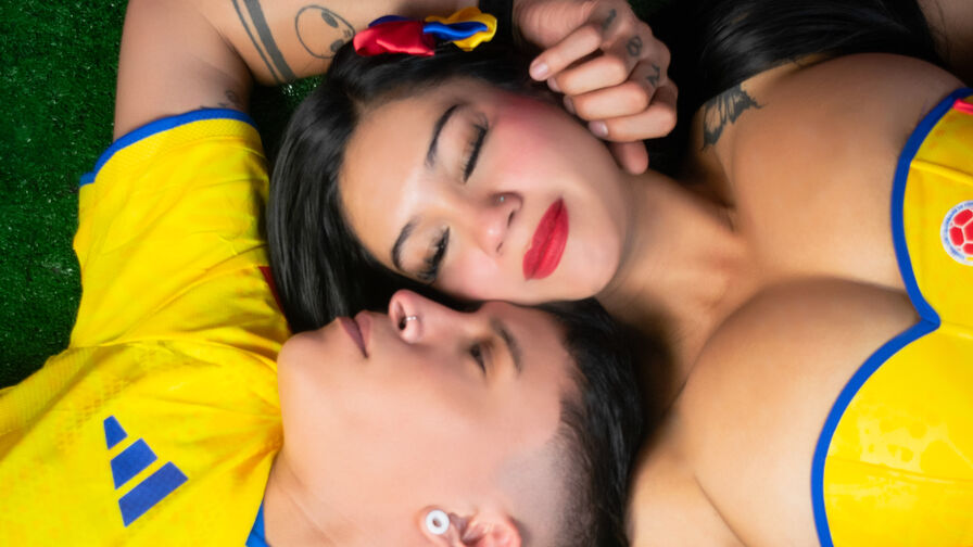 Join ElizabethAndCono’s Live Webcam Show
