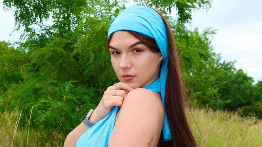 Join LunaDjein’s Live Webcam Show