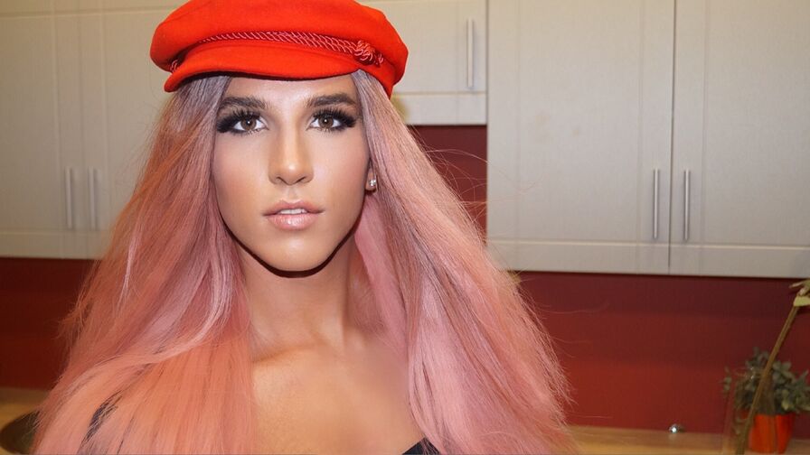 Watch HelenSpellman live on PORNOGIF