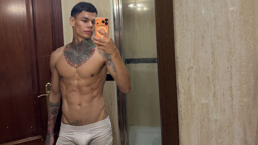 Watch Jhordi live on Live Cams