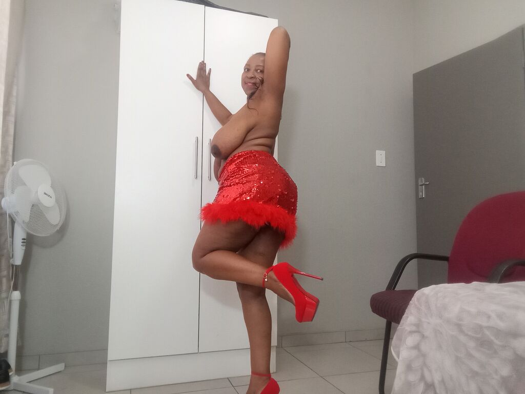 TessaMand webcam show