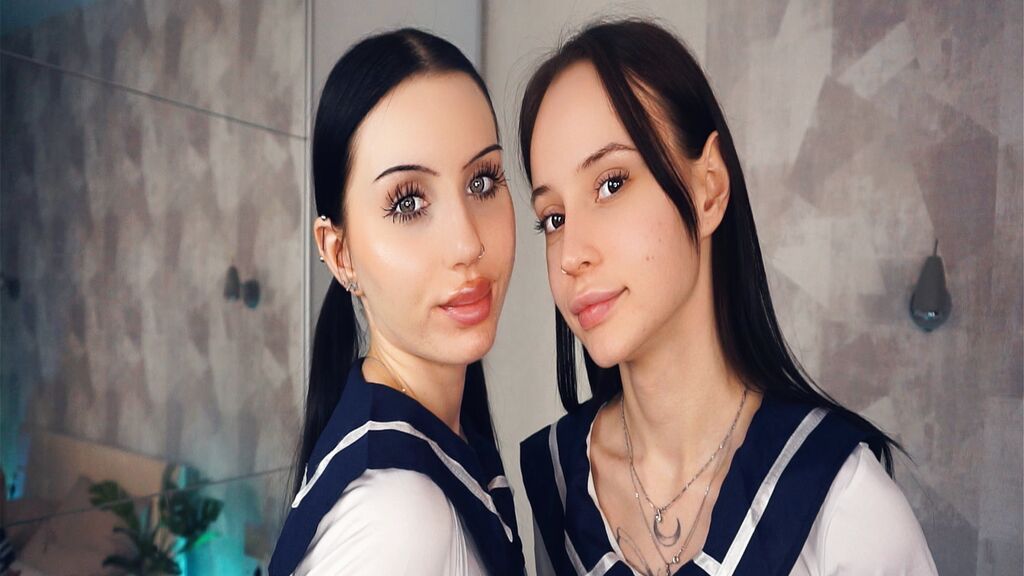 CloverAndFelica Live Cam on LiveJasmin