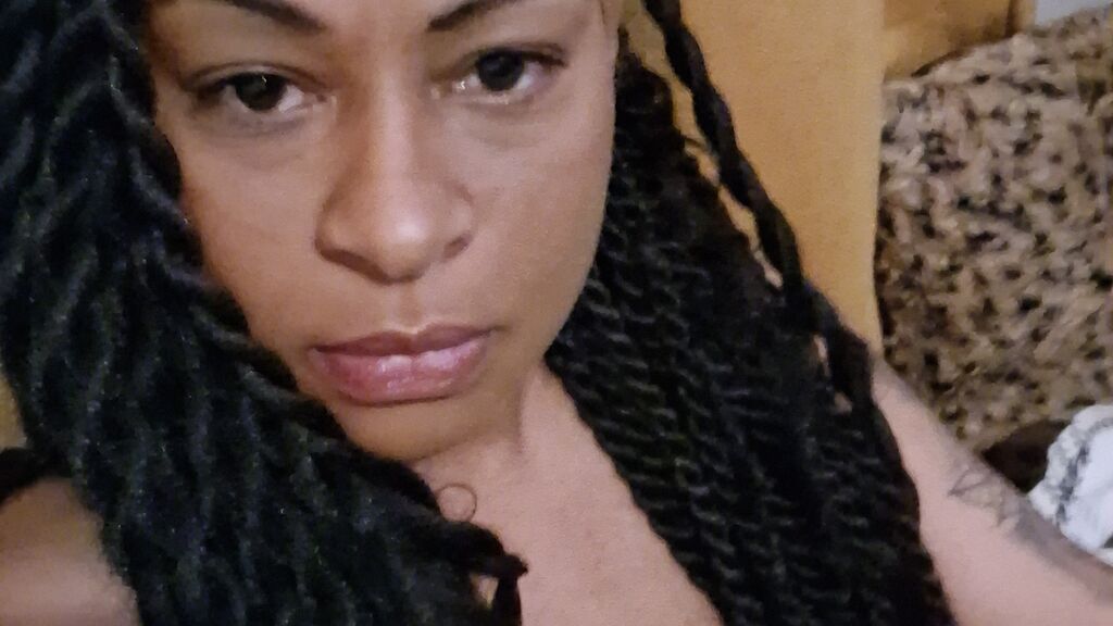 LuzyDushi's profile from Jasmin at GirlsOfJasmin'