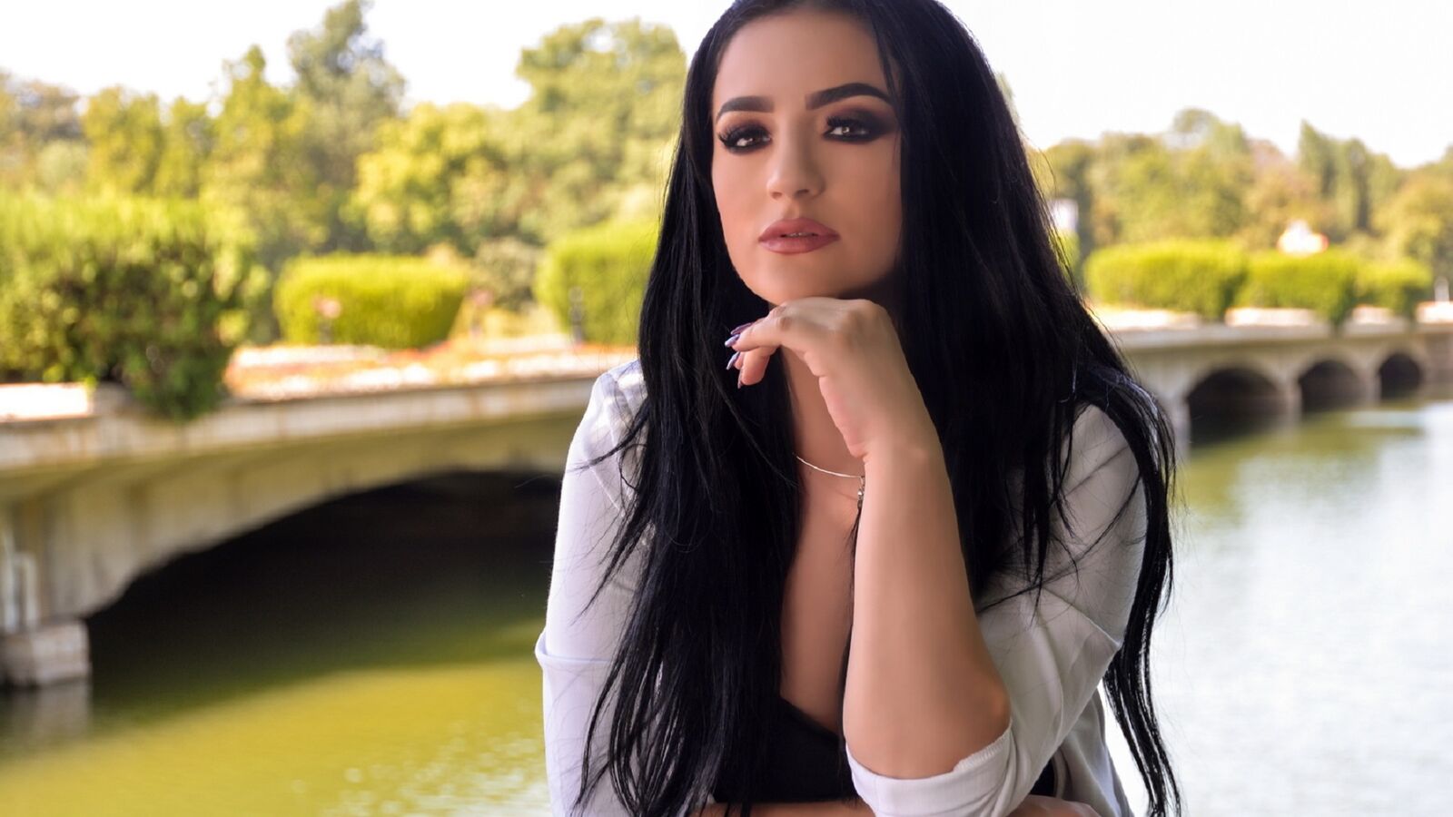 EvaBennson erotic portrait