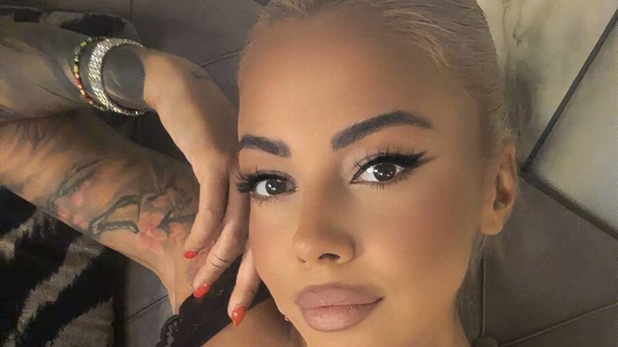 Join NaomiBlakee’s Live Webcam Show