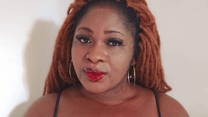 Blackgodesi live webcam show