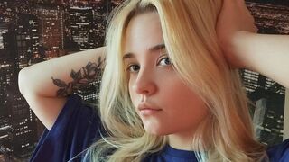 Free Nude MonnieMoniz