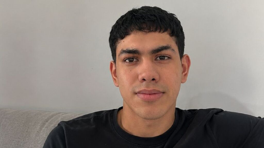 Watch  MarlonSuarez live on LiveJasmin