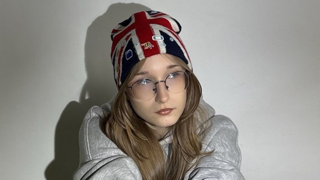 Watch HeeSchirtzinger live on cam at LiveJasmin