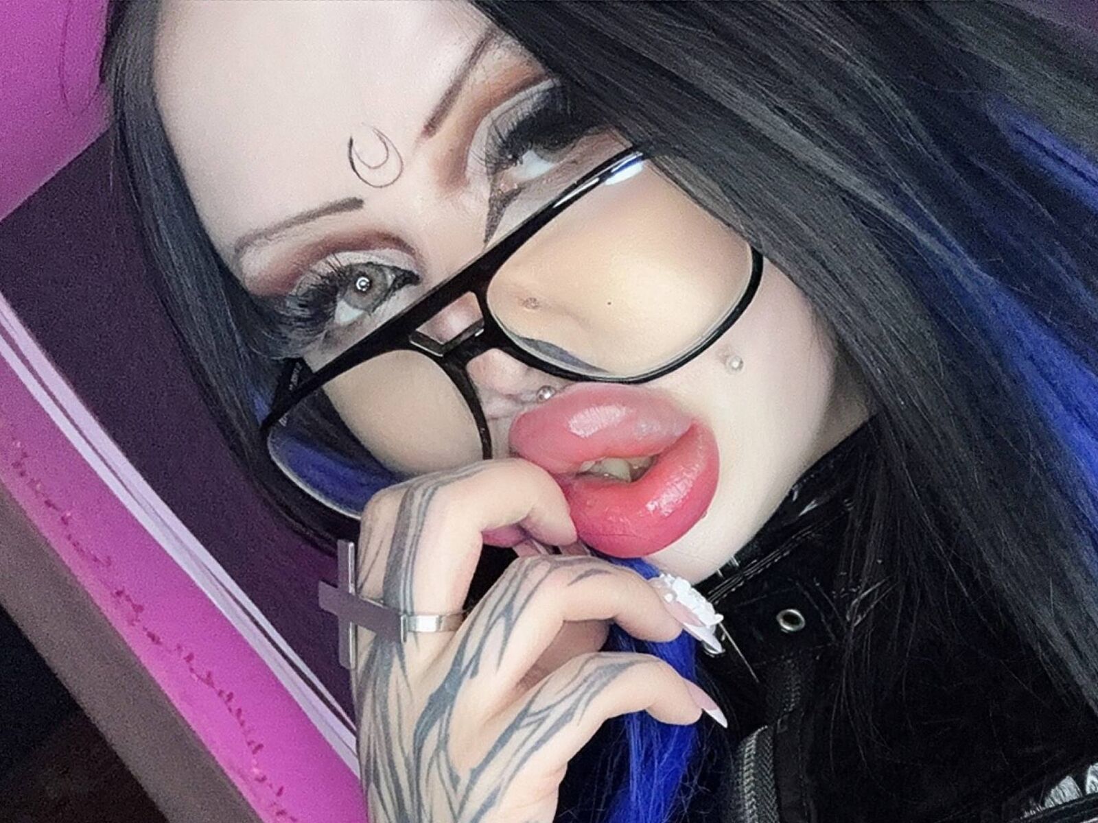 Live cam for ElianaScott