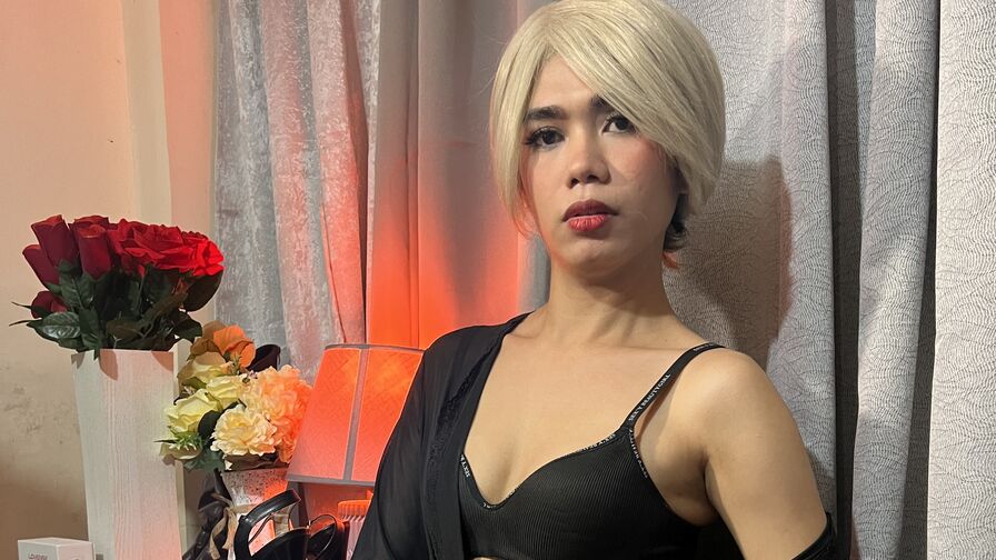 Chat with AngelaAlawi live on AsianCamModels.com